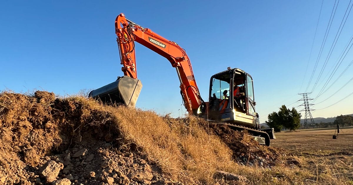 How to operate an excavator conplant
